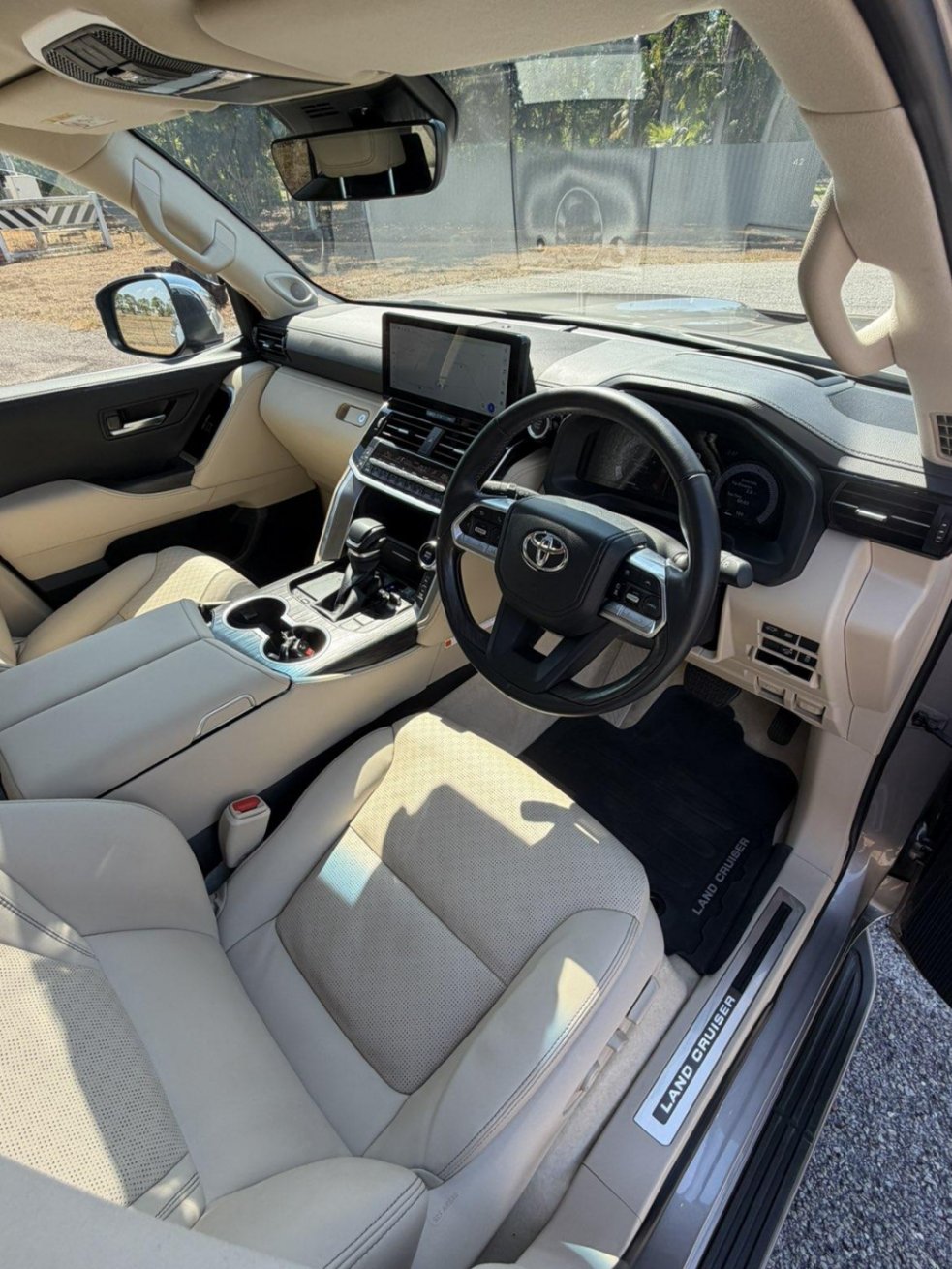 2025 Toyota Land Cruiser Sahara ZX photo 10