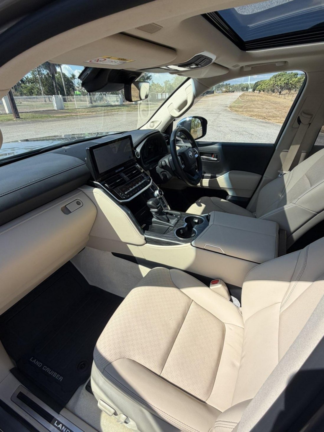 2025 Toyota Land Cruiser Sahara ZX photo 11